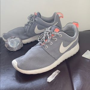 Nike Roshe Gray and Peach 🍑